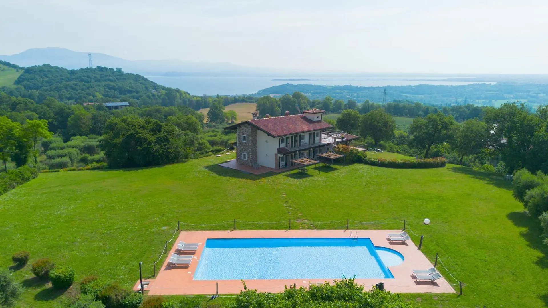 Breathtaking Lake View And Pool, Prato Verde Barcuzzi