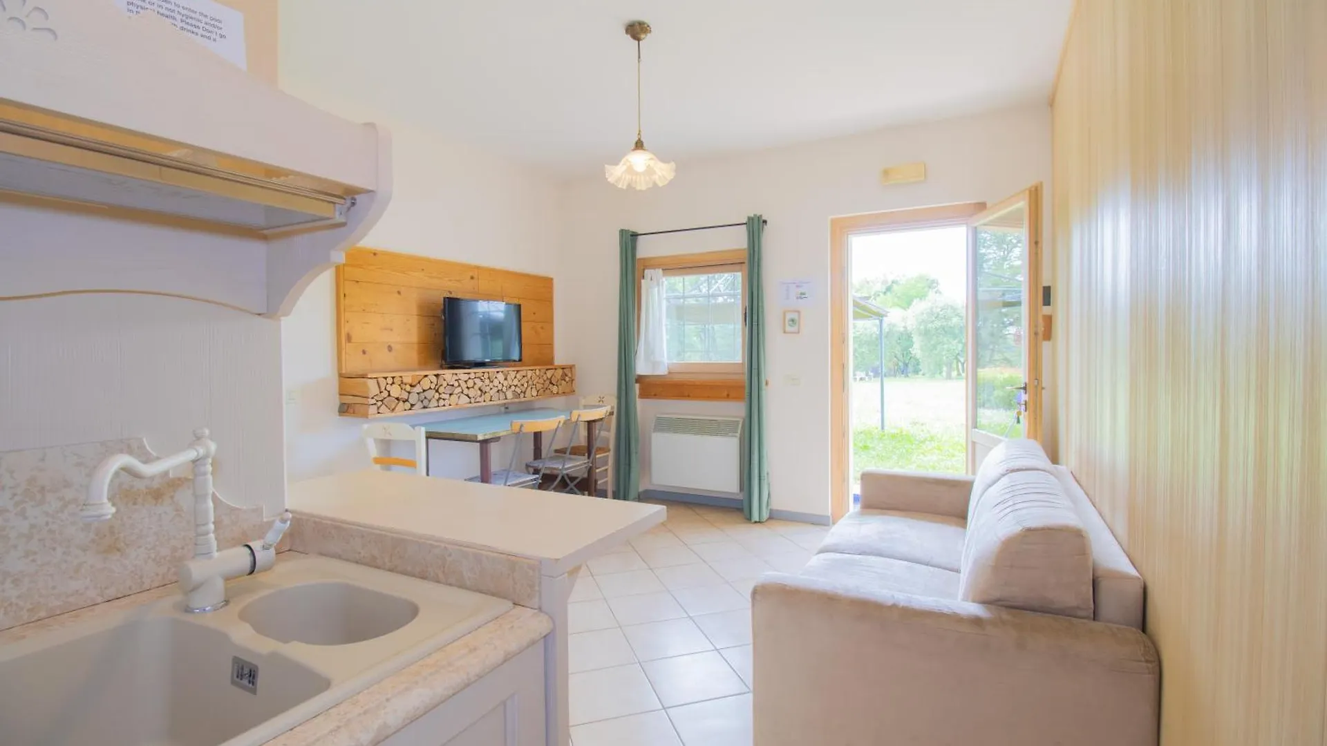Breathtaking Lake View And Pool, Prato Verde Barcuzzi Italie